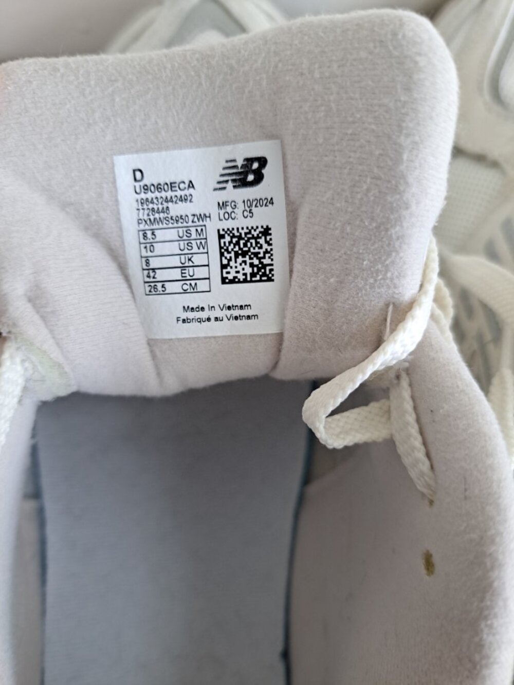New Balance 9060 Sneakers - white and gray size 8.5 - Picture 9 of 10